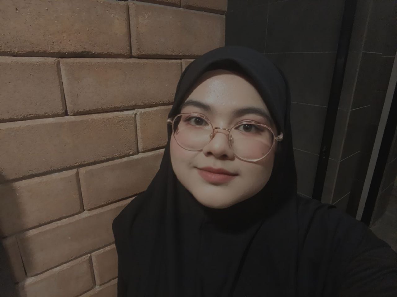 lutfiah with blackk hijab